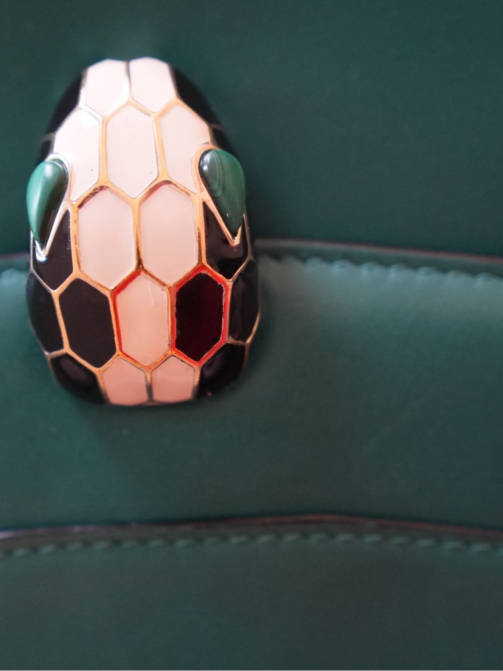 BVLGARI SERPENTI FOREVER Medium Calfskin Green - Picture 8 of 16